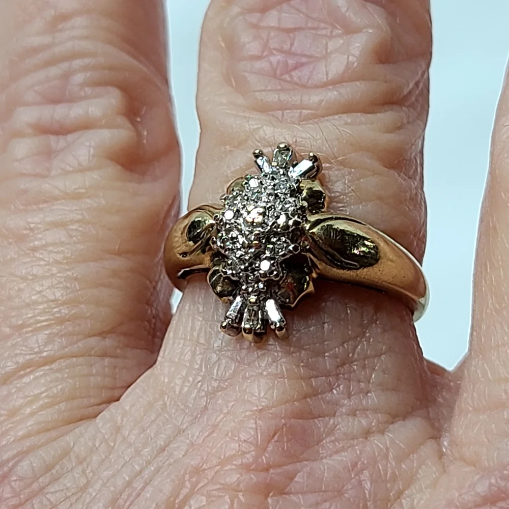 10K Solid GOLD GENUINE DIAMOND Cluster Ring